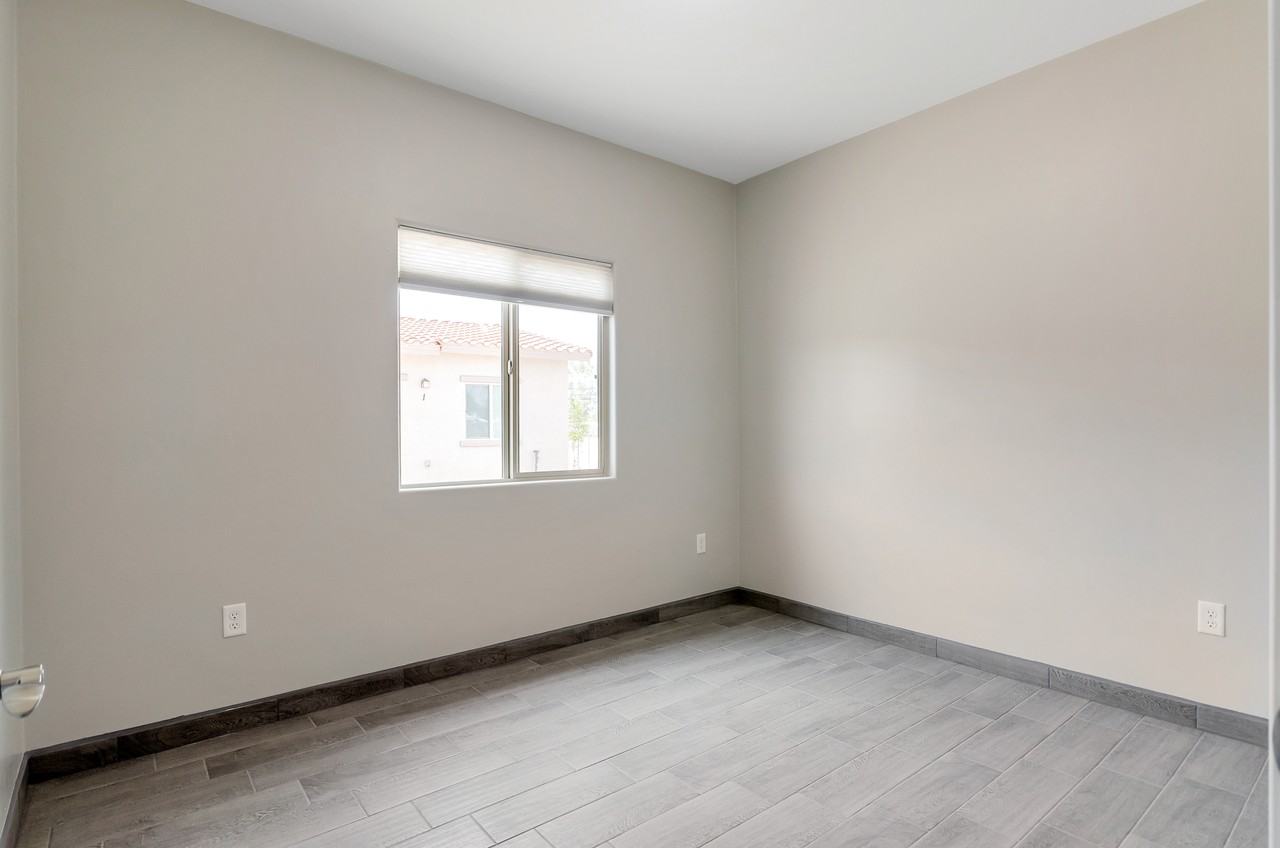 820 E 35th St #1 - Photo 6 of 15