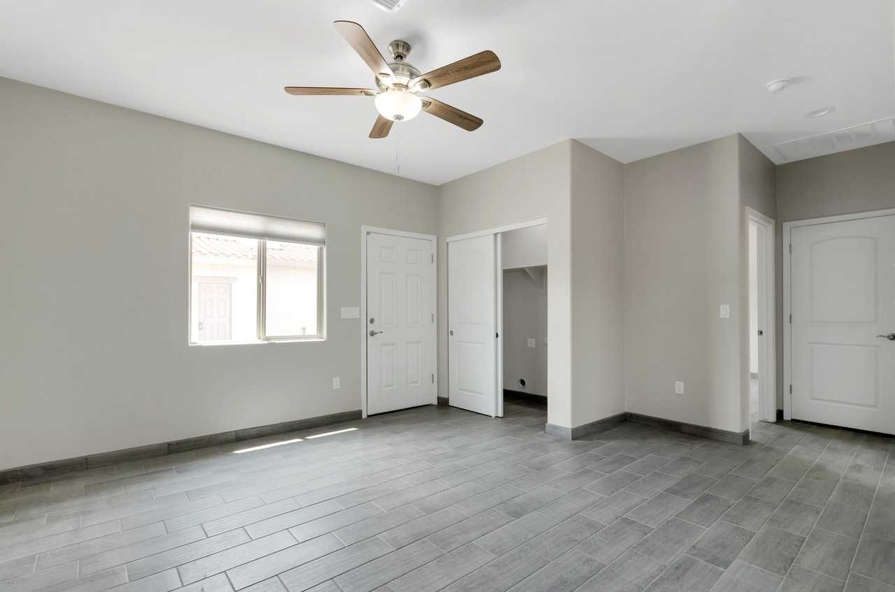 820 E 35th St #2 - Photo 5 of 15