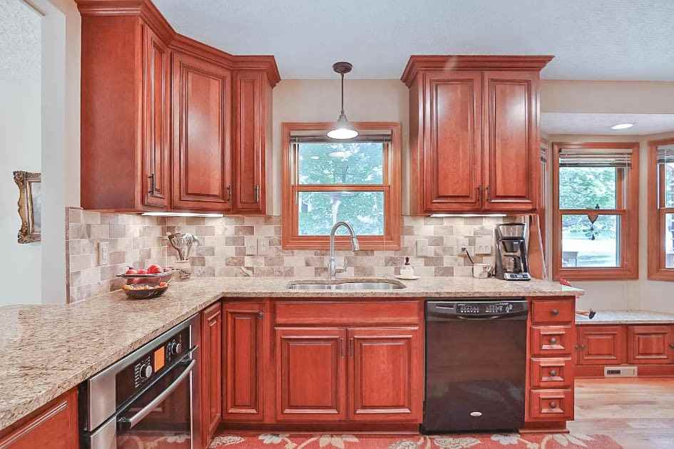 1028 Oakshade Dr - Photo 3 of 17