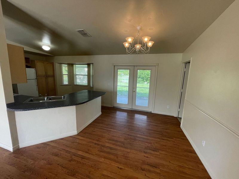 445 Candlewick Cir W - Photo 4 of 18