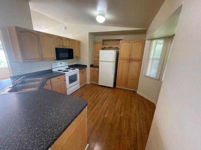 445 Candlewick Cir W - Photo 5 of 18