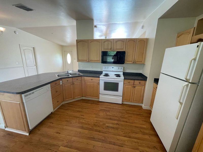 445 Candlewick Cir W - Photo 6 of 18