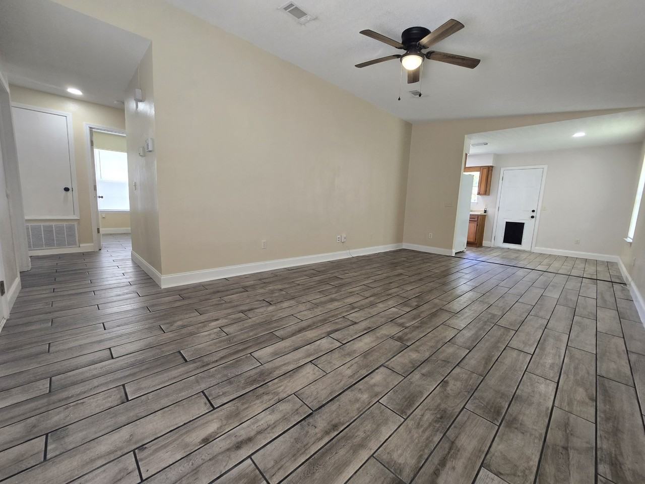 8900 Forest Oak Dr - Photo 4 of 23