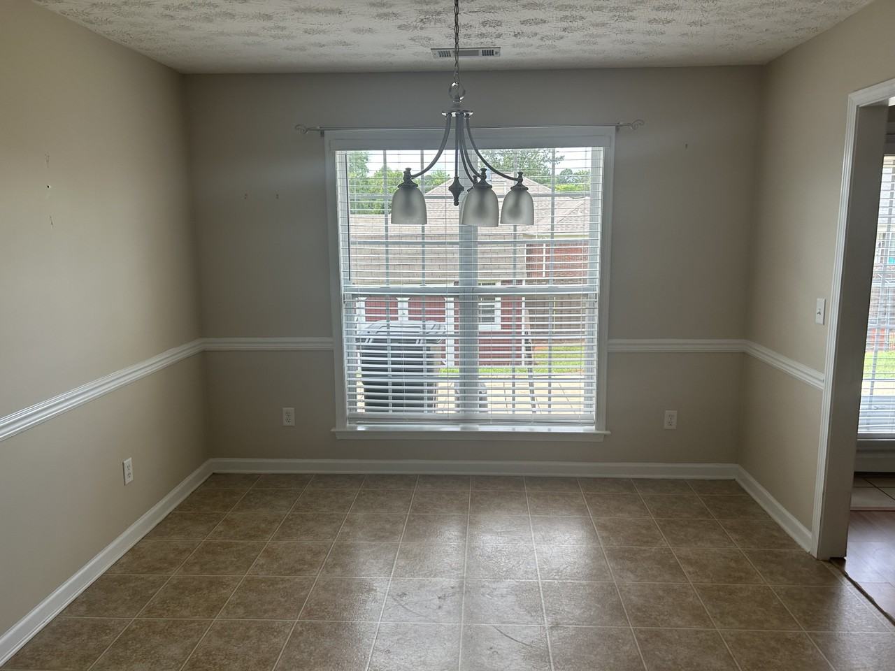 9009 Scottsdale Ct - Photo 3 of 15