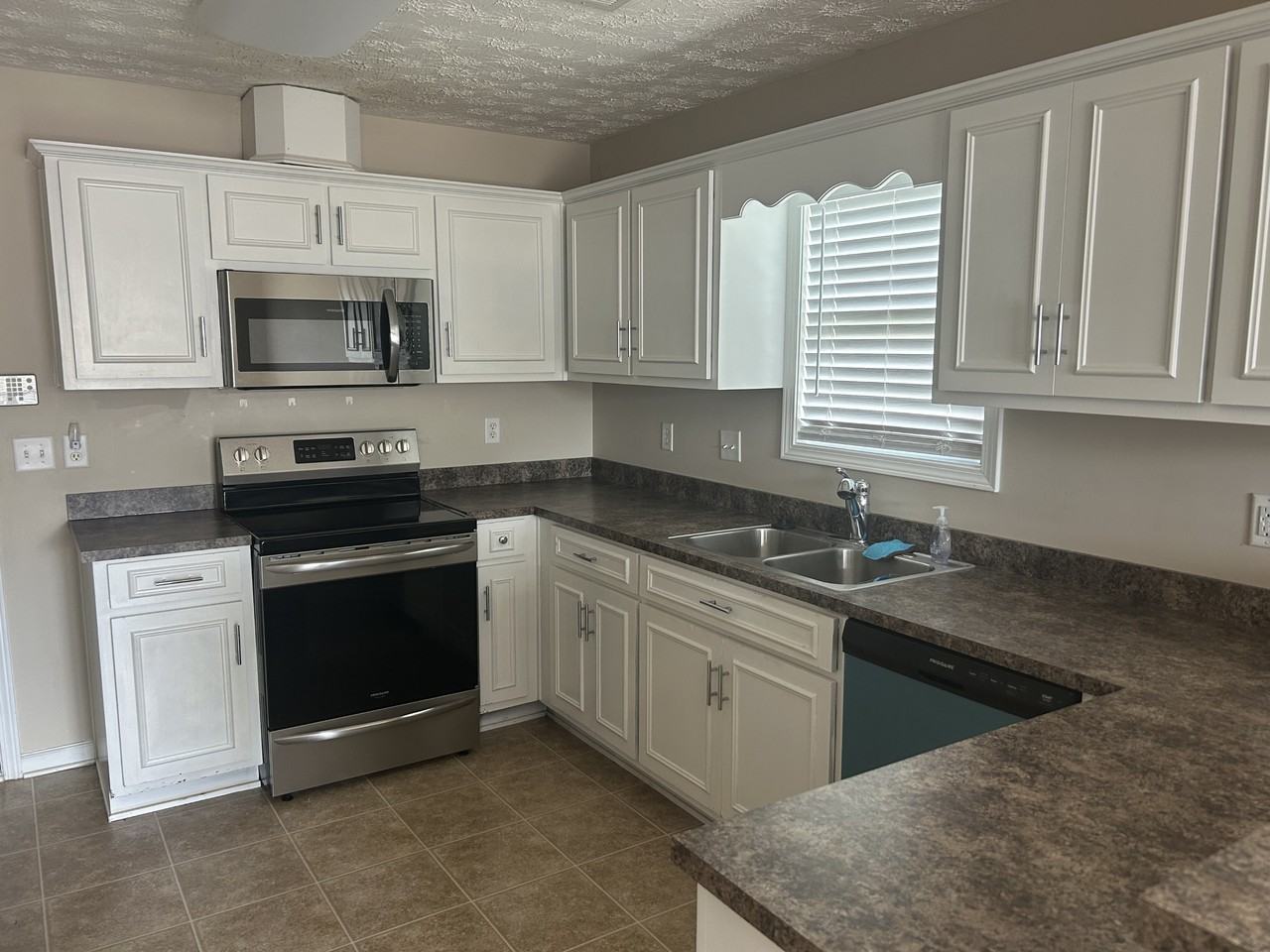 9009 Scottsdale Ct - Photo 4 of 15