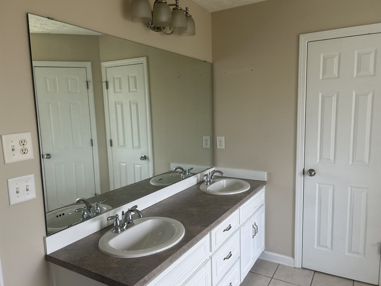 9009 Scottsdale Ct - Photo 7 of 15