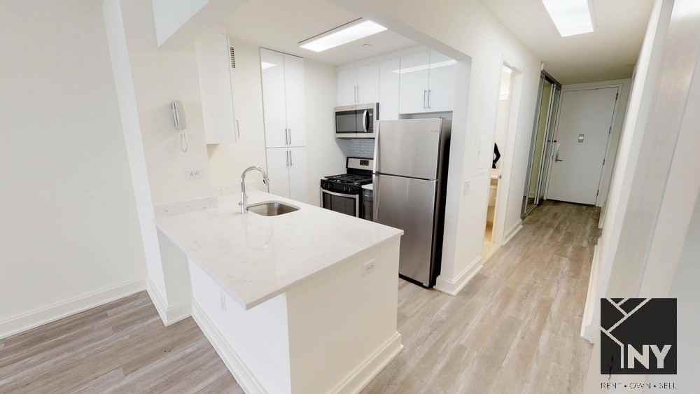 Hanover Sq #17X - Photo 2 of 8