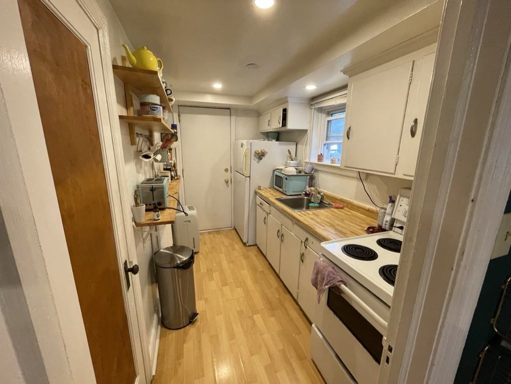24 Champlain Avenue - Photo 6 of 11