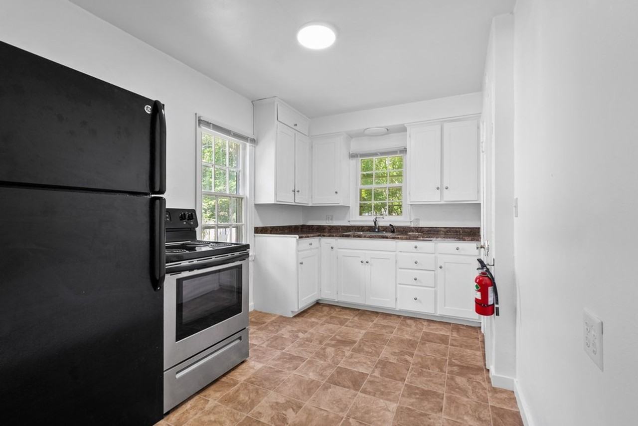 1910 Iowa St - Photo 6 of 23