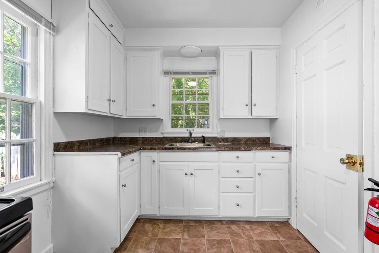 1910 Iowa St - Photo 7 of 23