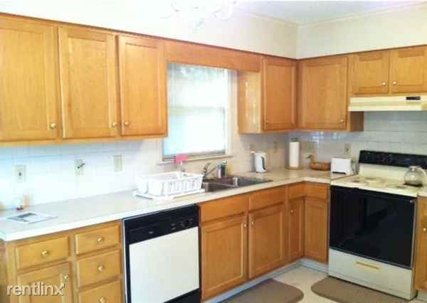 5440 Winters Way - Photo 3 of 7