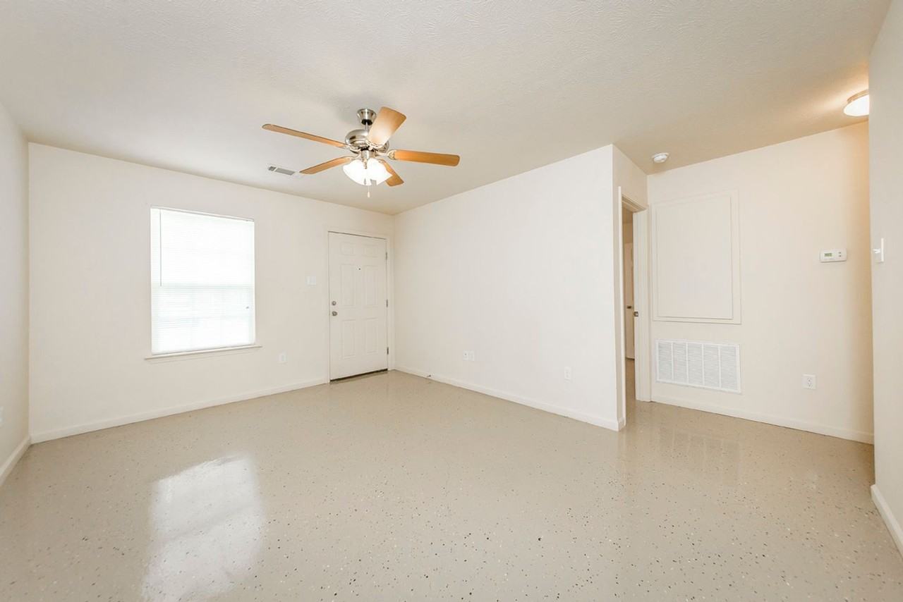 131 Cardinal Ln - Photo 3 of 11