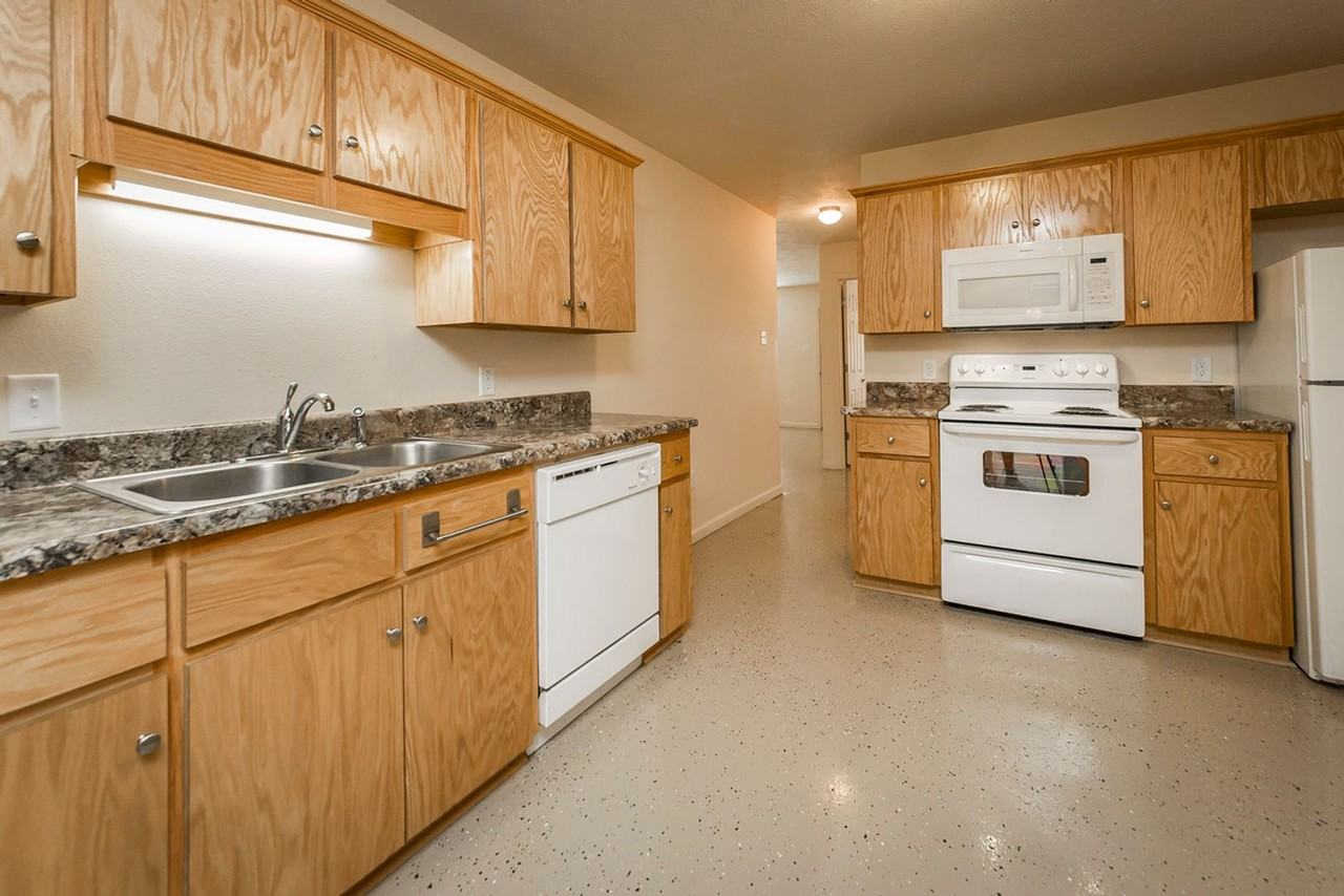 131 Cardinal Ln - Photo 5 of 11