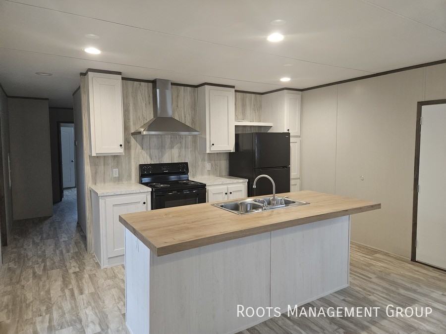 8 Greenwood Dr #8GW - Photo 3 of 18