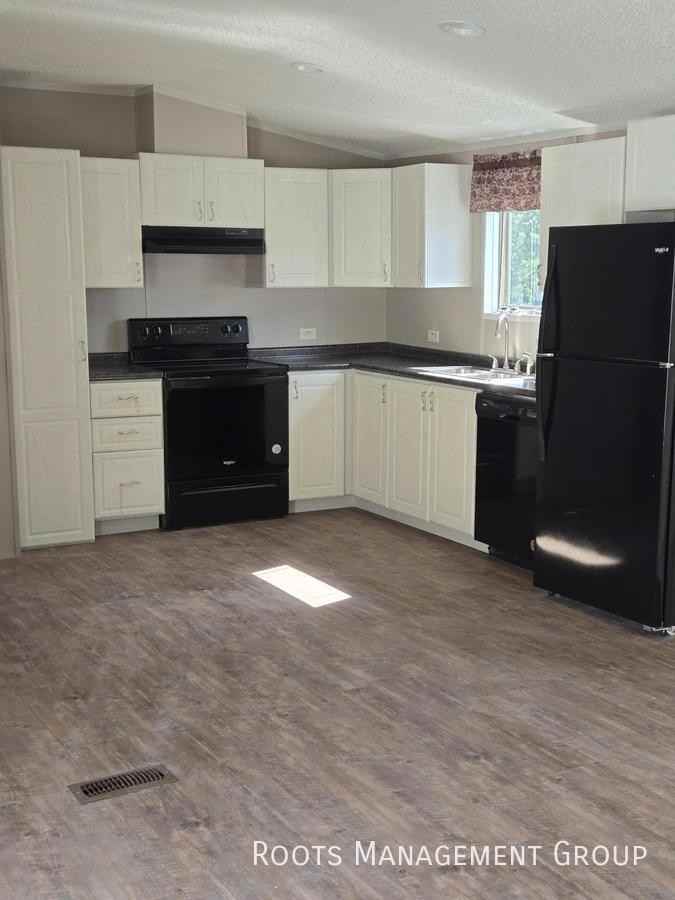 240 Riviera Courts Dr #240 - Photo 3 of 9