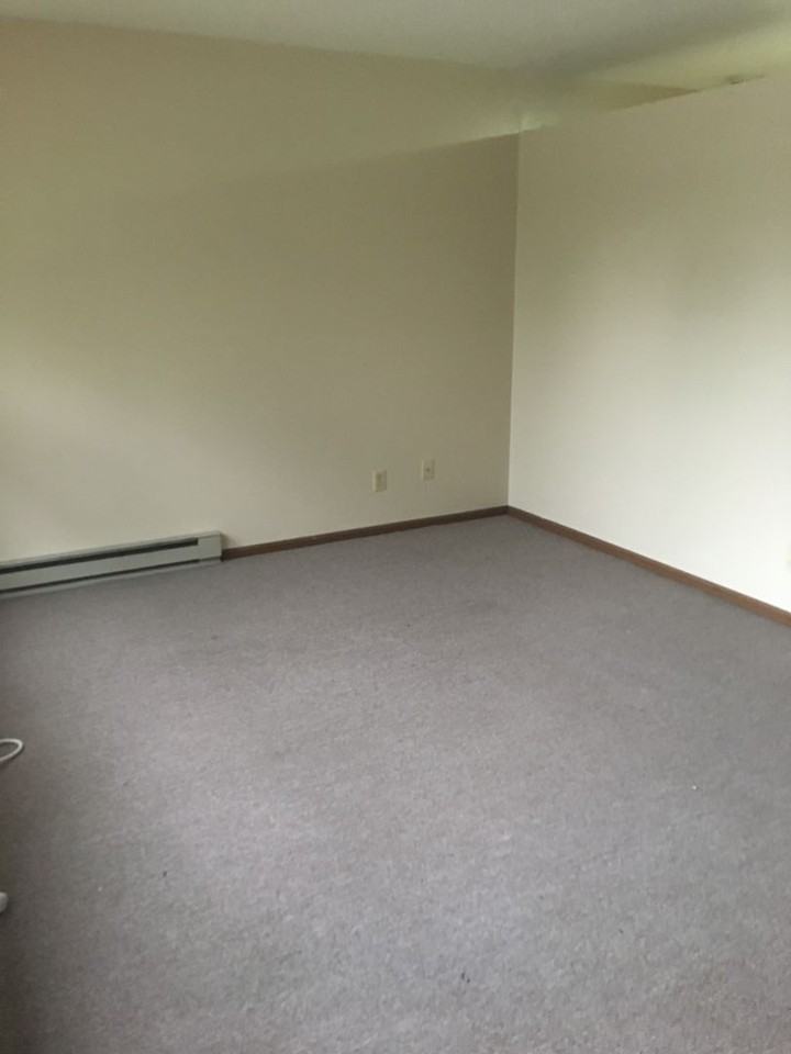 Veedersburg Manor - Photo 3 of 13