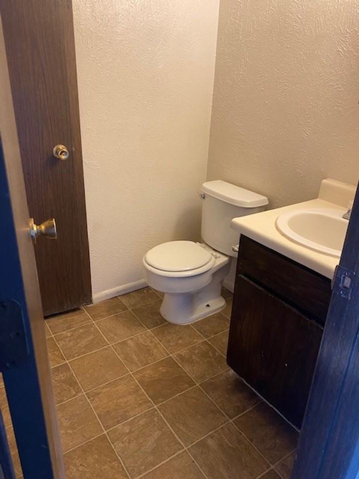 145 Monroe Ave Apt B - Photo 4 of 6