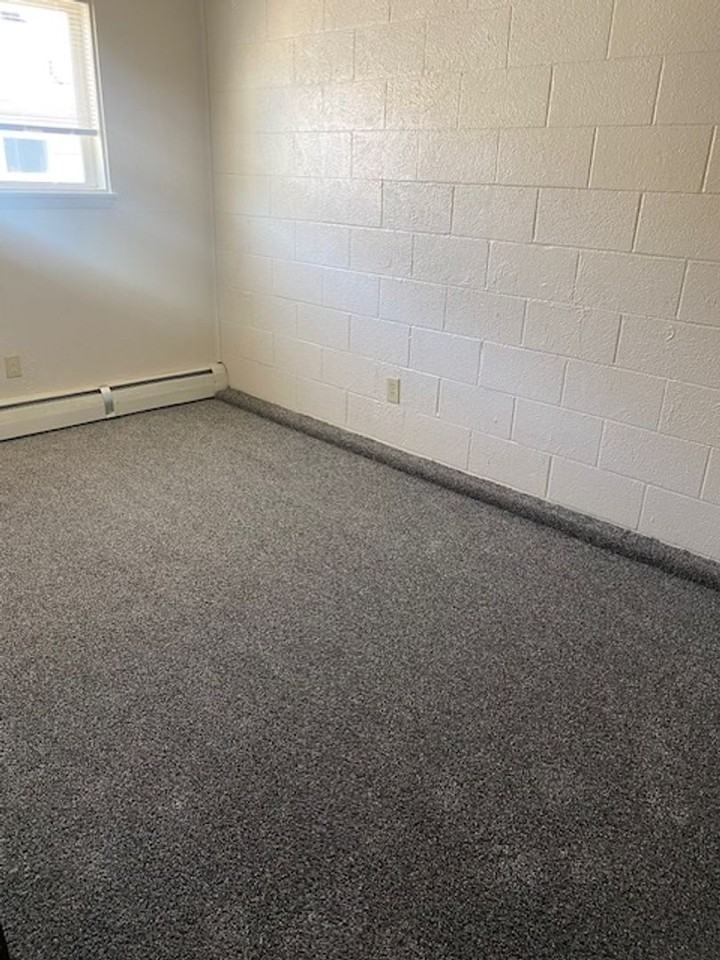 145 Monroe Ave Apt B - Photo 5 of 6