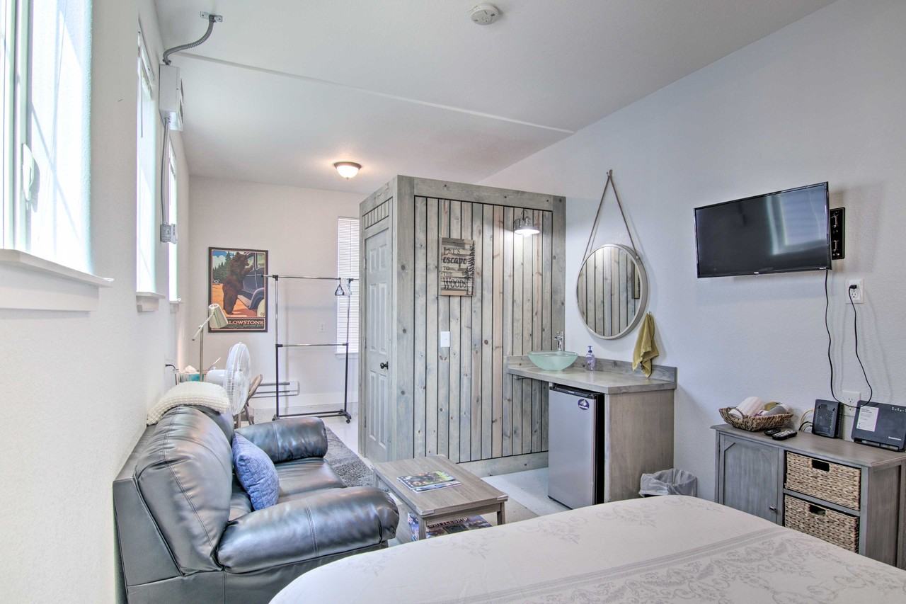 4208 Benepe Street #B - Photo 4 of 36