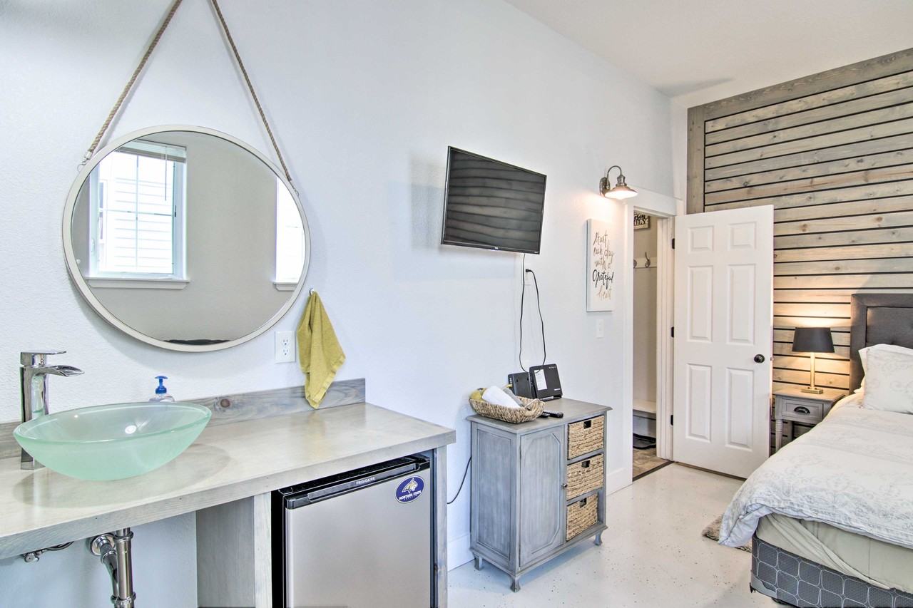 4208 Benepe Street #B - Photo 6 of 36