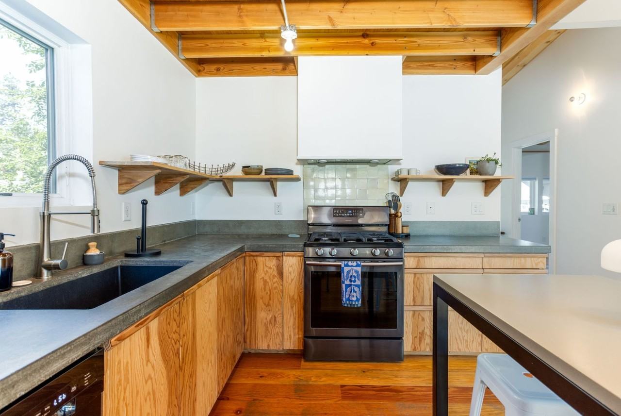 1325 Nw Albany Ave - Photo 7 of 23