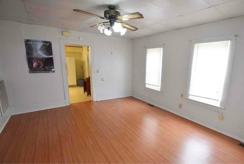 424 W Chickasaw St - Photo 6 of 10