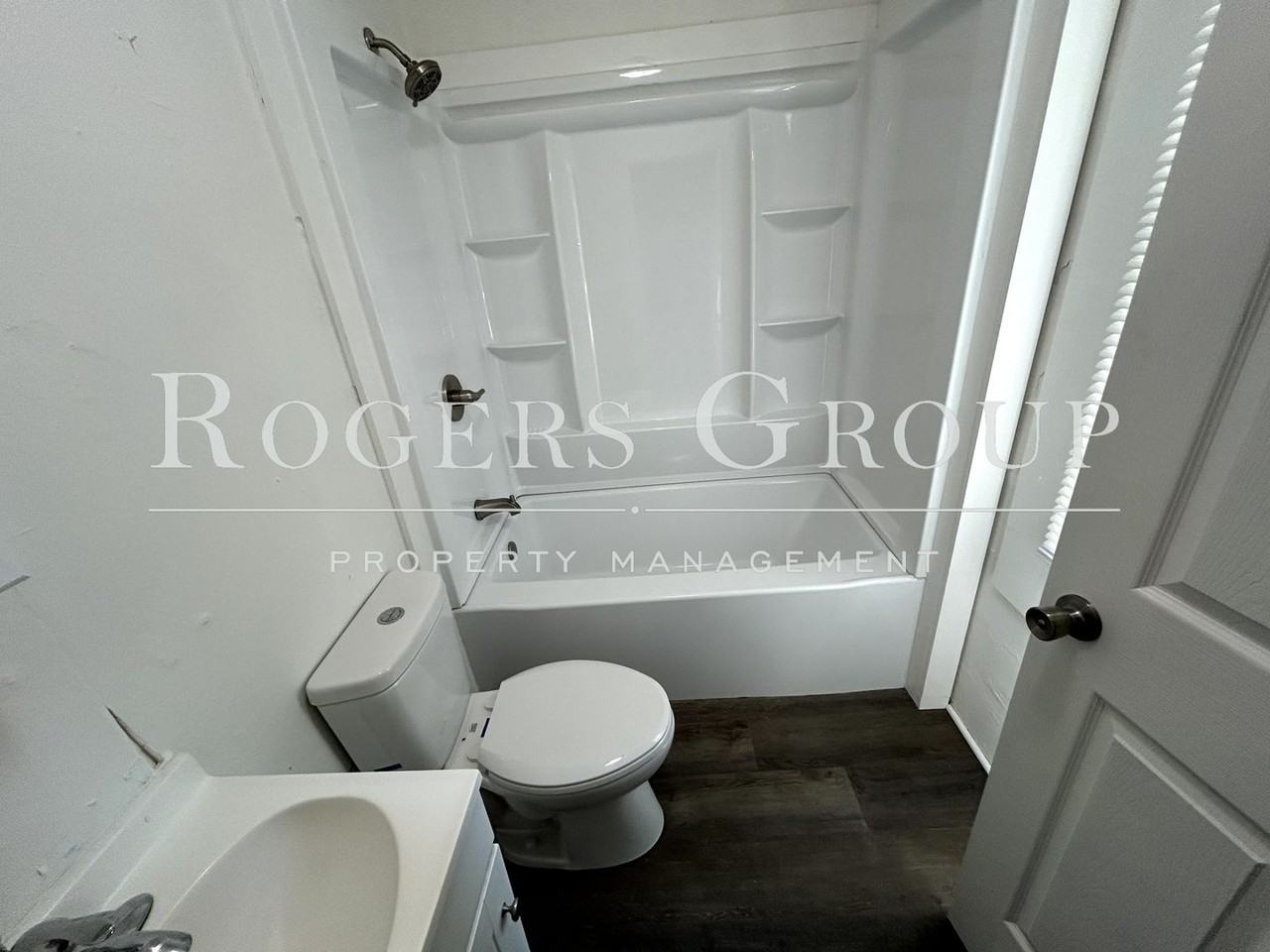 1021 Hughes St - Photo 2 of 7