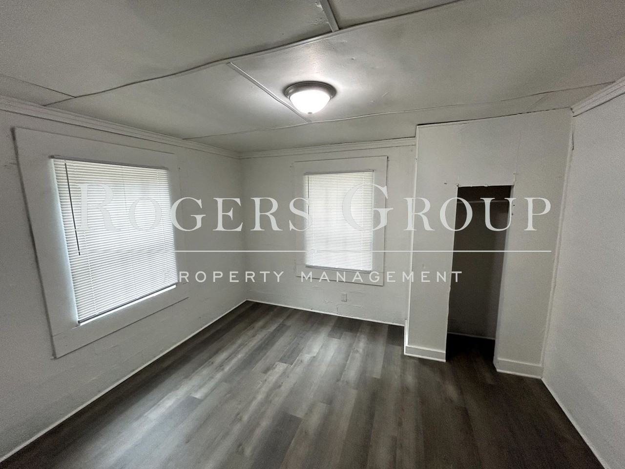 1021 Hughes St - Photo 3 of 7