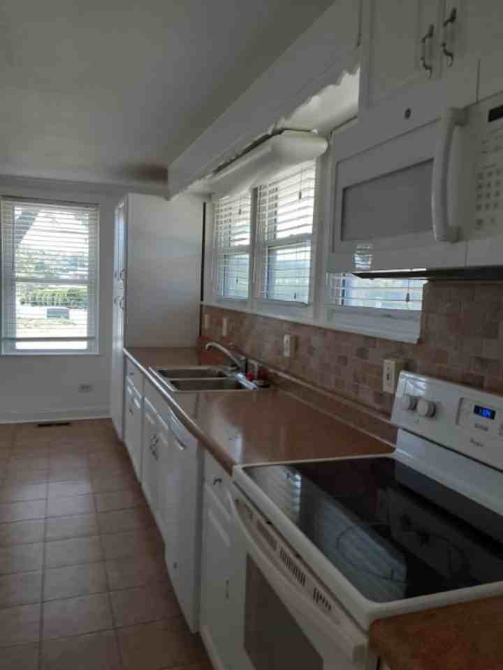 114 Manhattan Ave - Photo 6 of 14