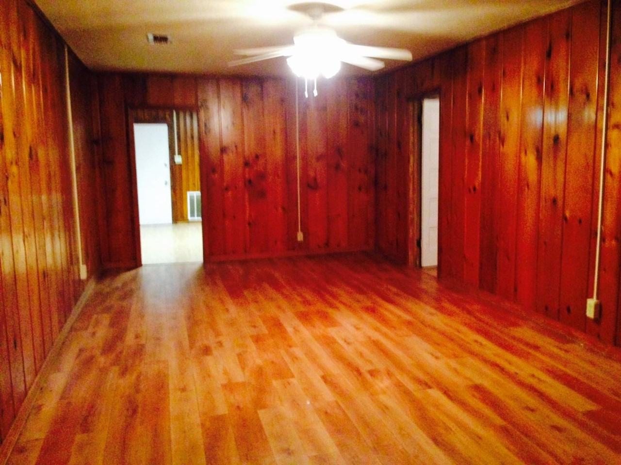 111 N Lee Dr - Photo 2 of 7