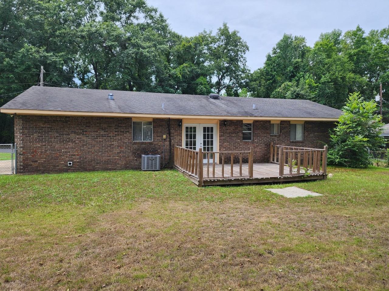 1115 Kaolin Dr - Photo 2 of 15