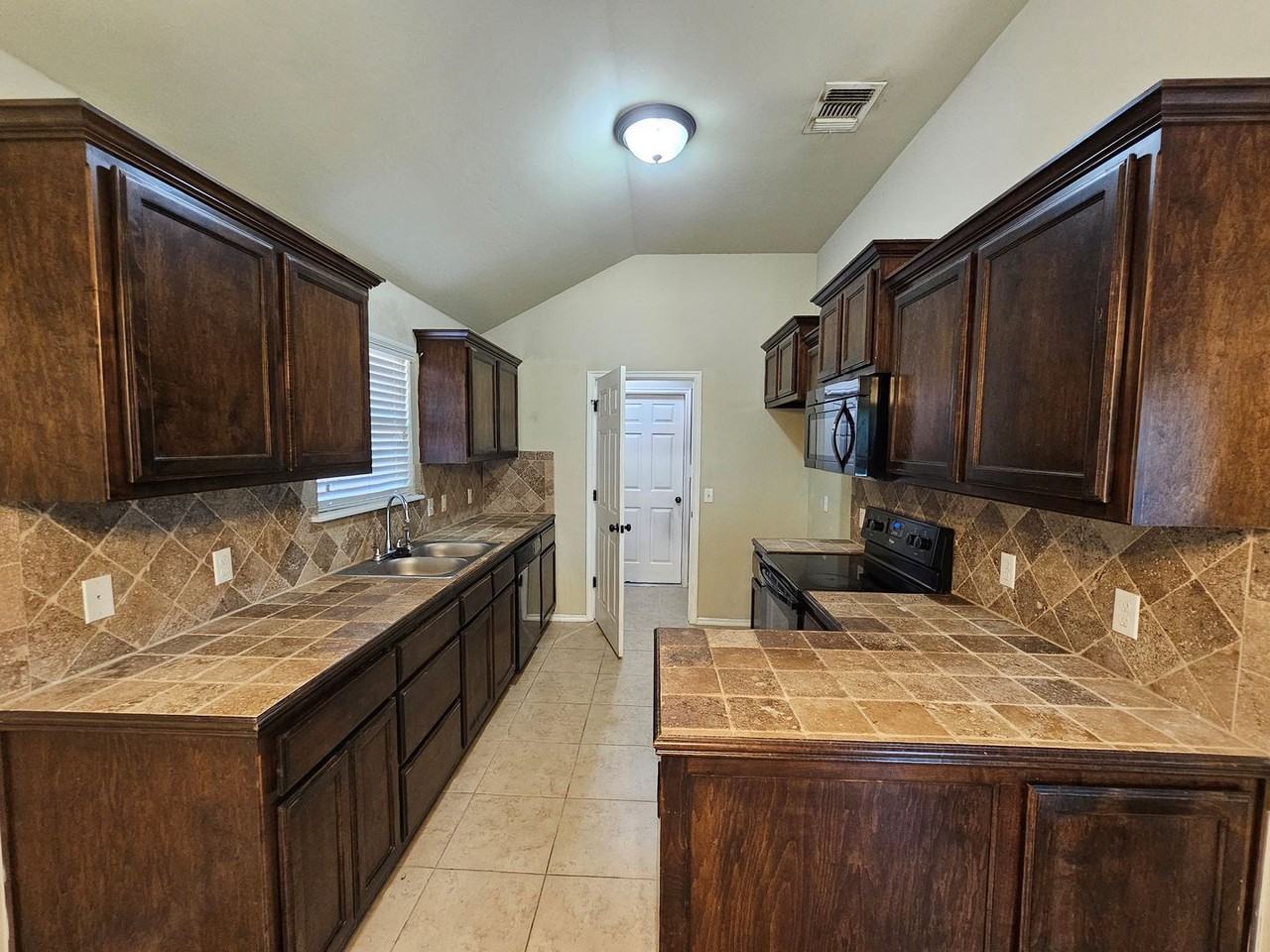 1501 Rangeline Rd - Photo 3 of 10