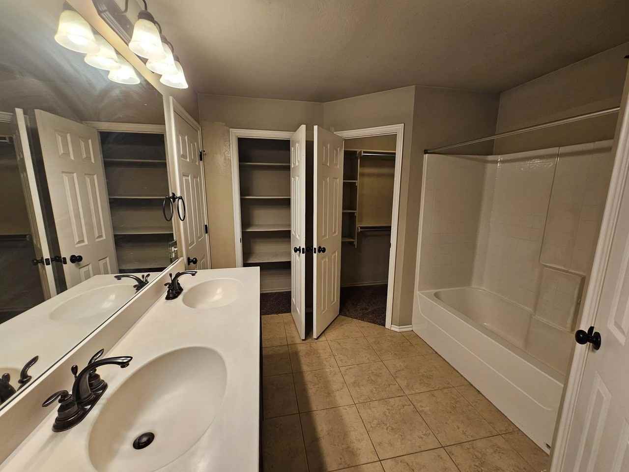 1501 Rangeline Rd - Photo 7 of 10