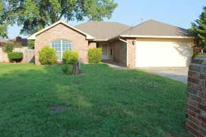 featured image of 425 Pinehurst Dr