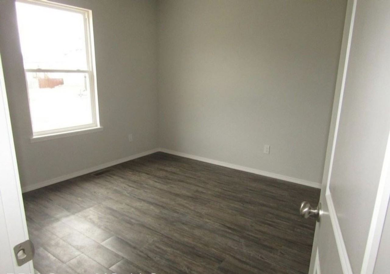 801 E Daniels St - Photo 5 of 6