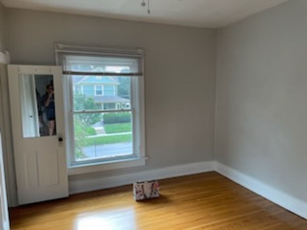 342 S Church St - Photo 4 of 9