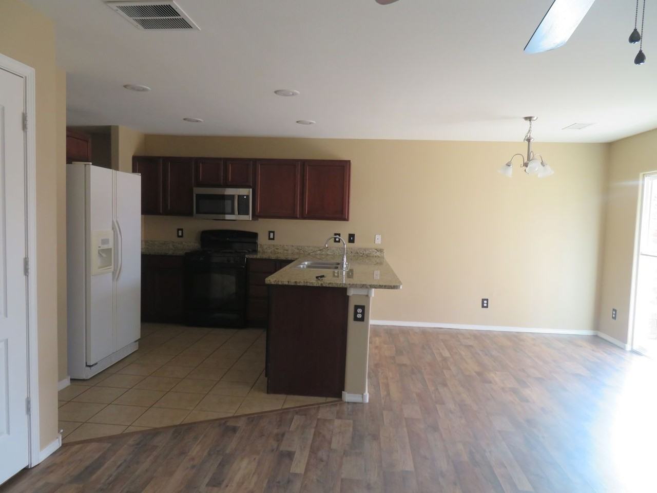 5120 Kensington Way - Photo 3 of 17