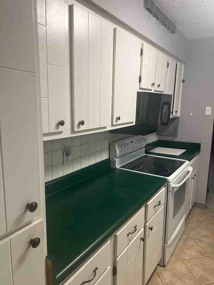 81 Madrid Ct - Photo 5 of 14