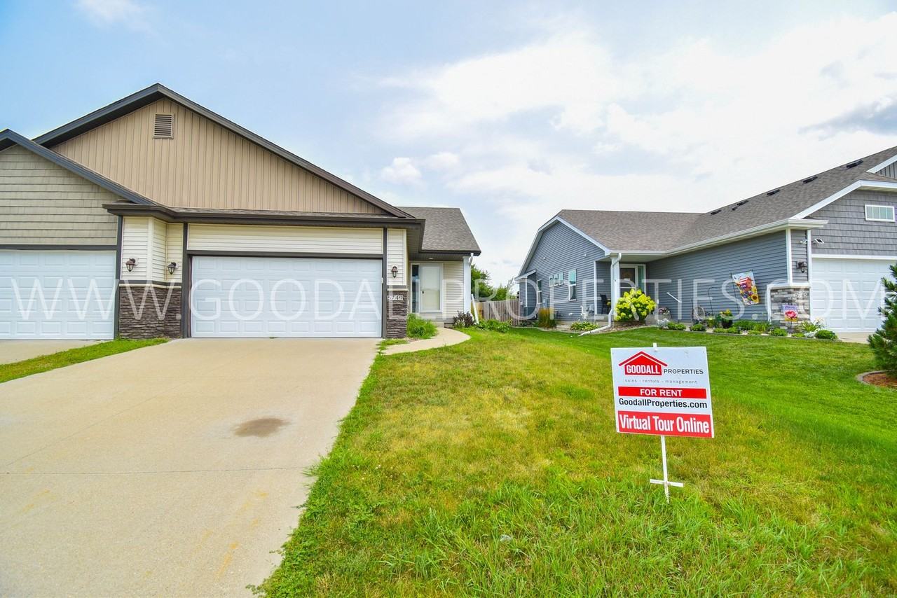 5749 Nw 50th St, Johnston, IA 50131 3 Bedroom House for 1,750/month