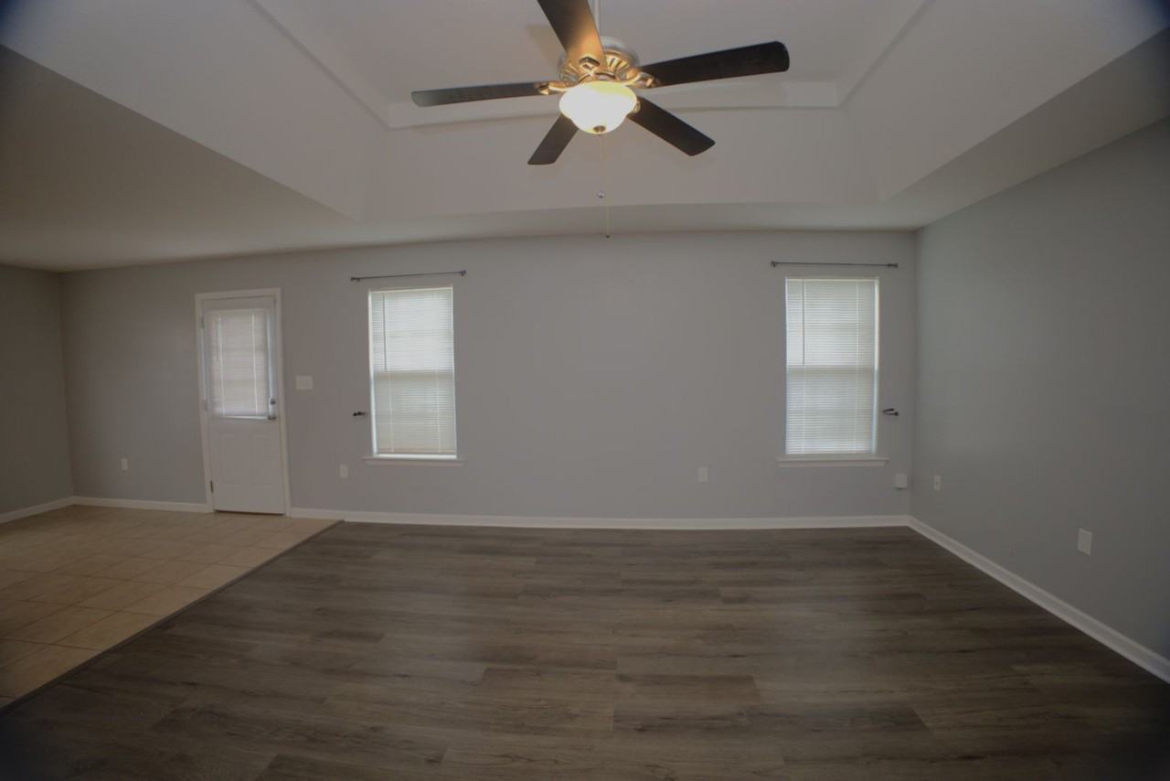 5076 Branch Point Dr - Photo 3 of 11