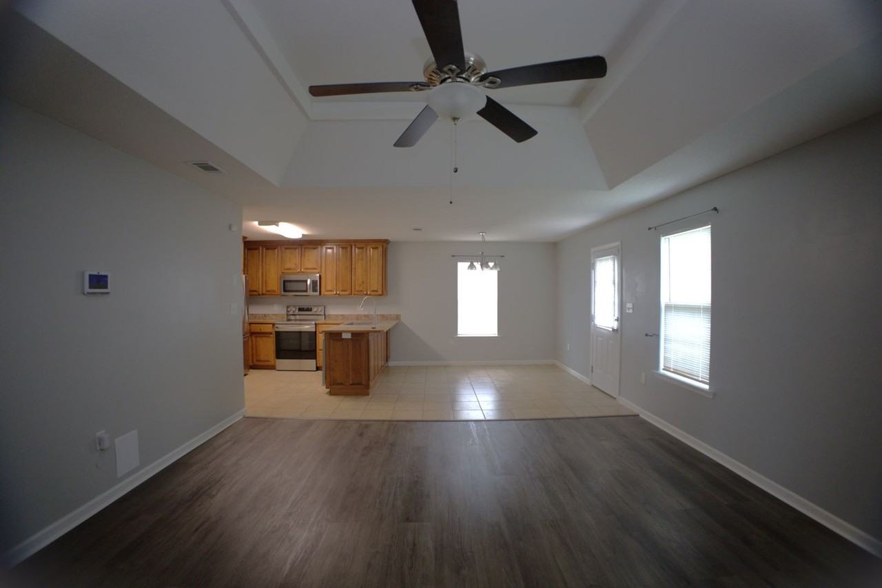 5076 Branch Point Dr - Photo 4 of 11