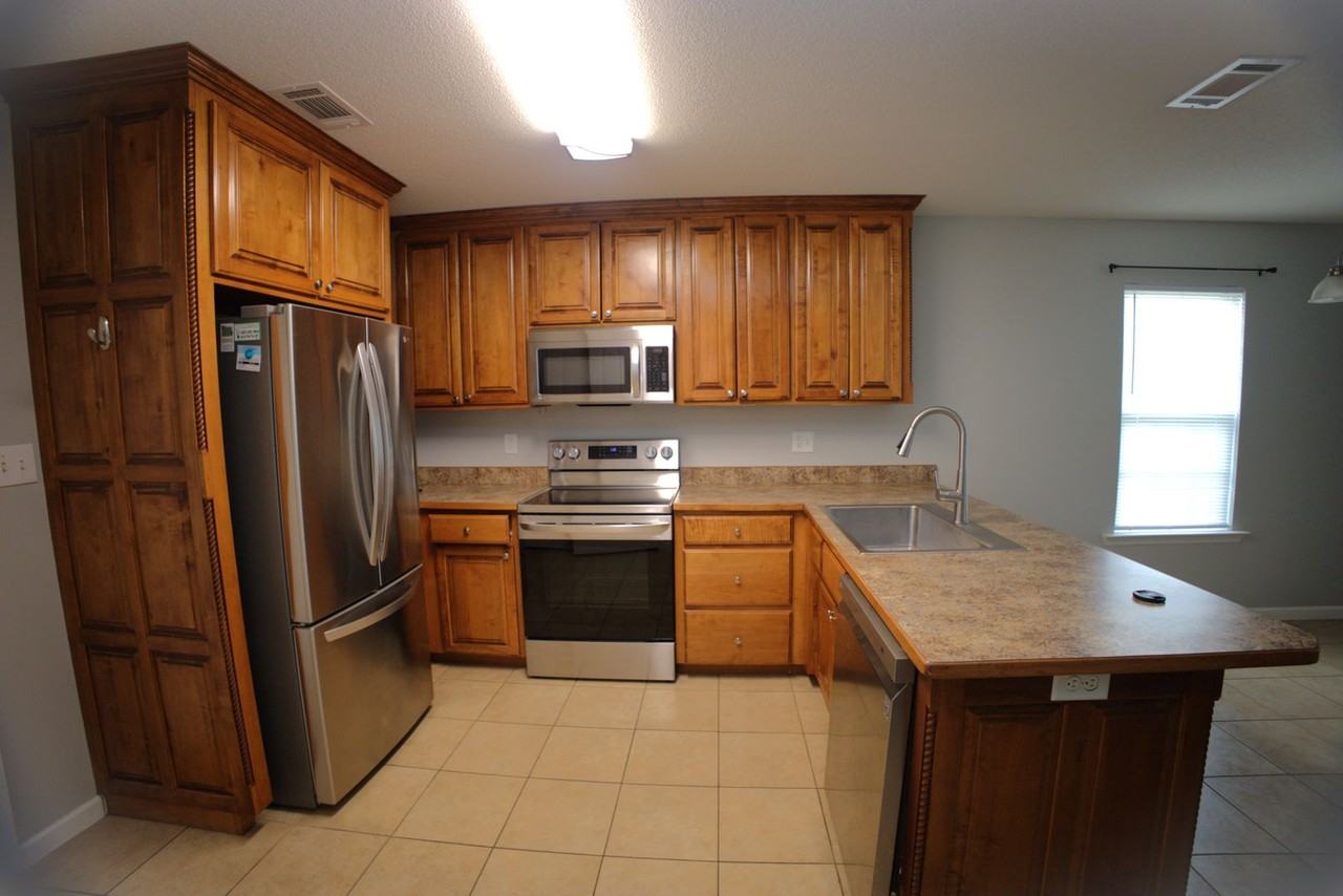 5076 Branch Point Dr - Photo 5 of 11