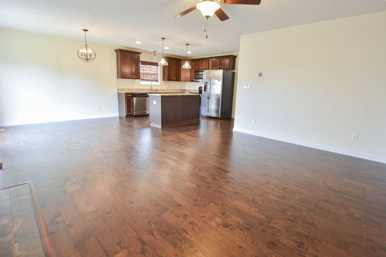 3561 Aurora Dr - Photo 3 of 17