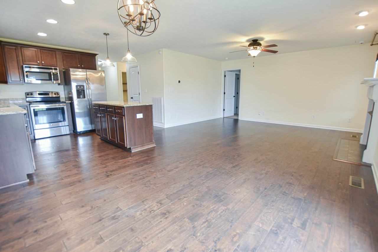 3561 Aurora Dr - Photo 4 of 17
