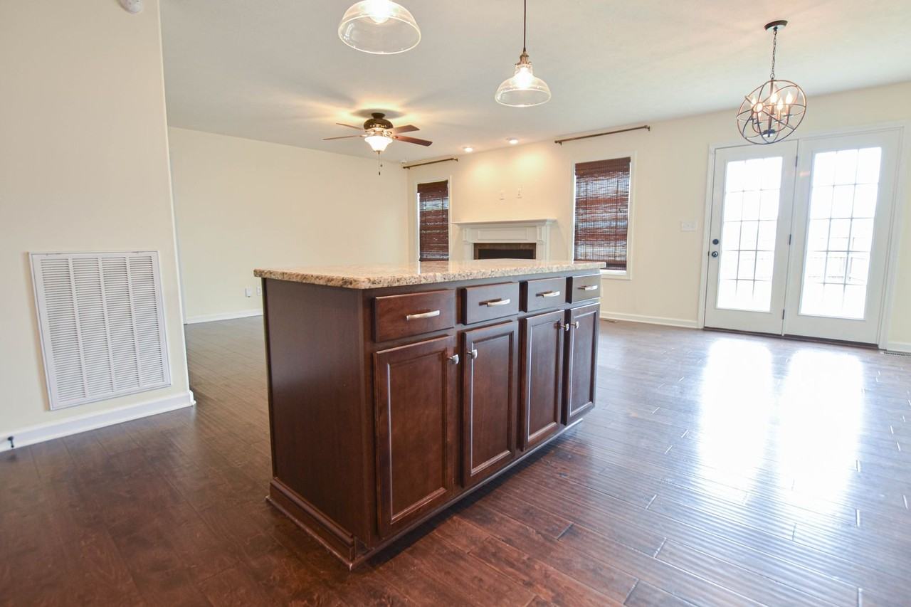 3561 Aurora Dr - Photo 7 of 17