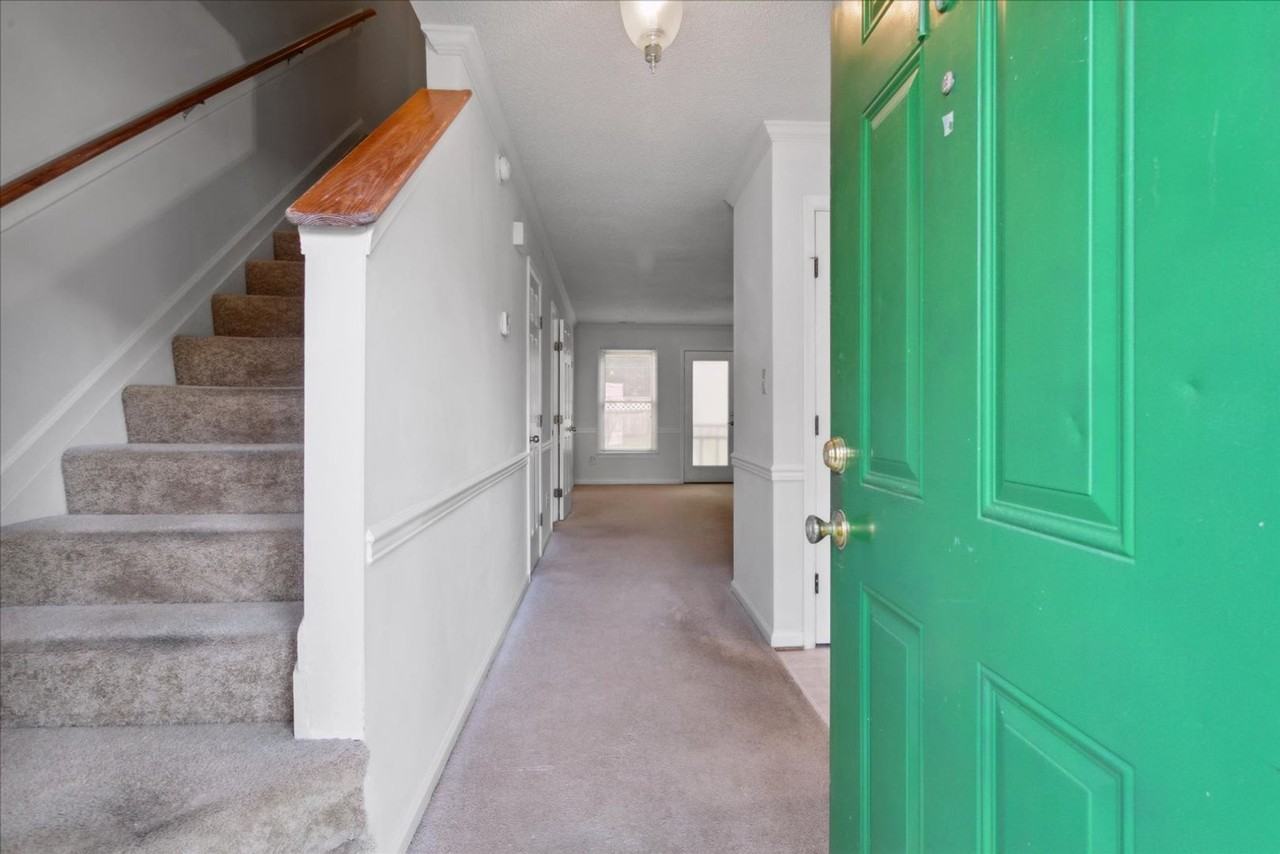 106 Corwin Cir - Photo 3 of 24