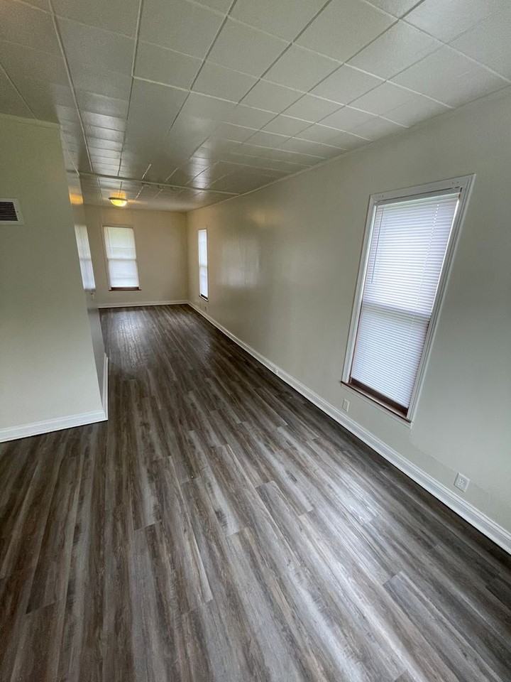 1403 Pierce St - Photo 2 of 13