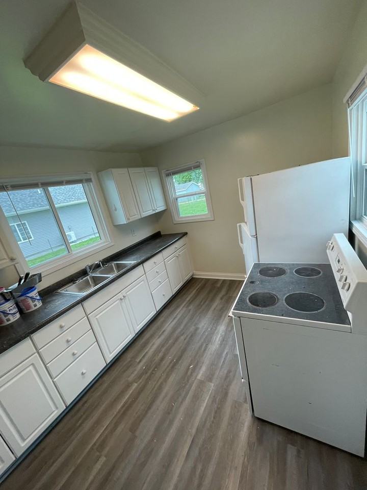 1403 Pierce St - Photo 3 of 13