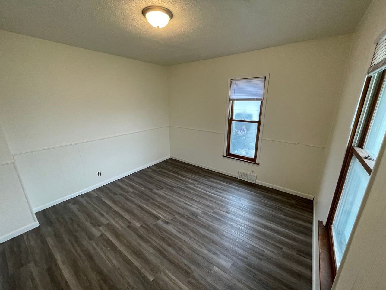 1403 Pierce St - Photo 4 of 13