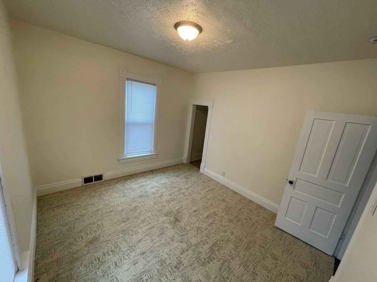 1403 Pierce St - Photo 6 of 13